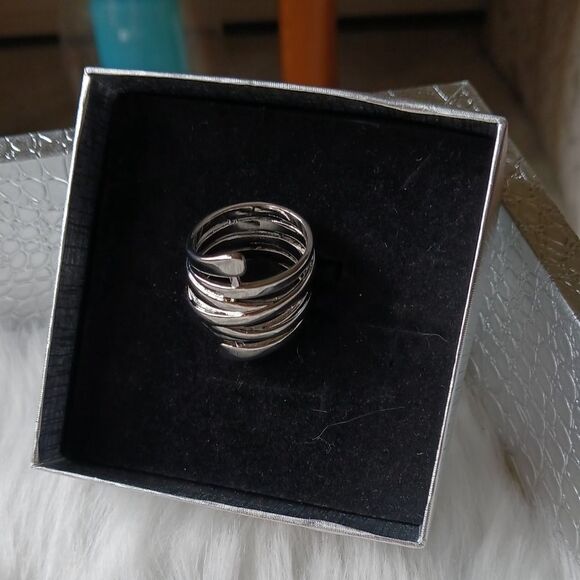 Sterling Silver Vintage Wide Band Ring - Size 7 and 8 - Picture 5 of 12